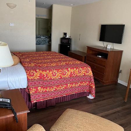 Riviera Inn And Suites Экстерьер фото