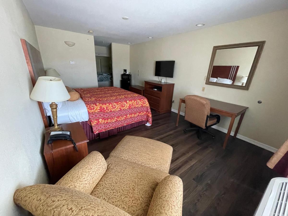 Riviera Inn And Suites Экстерьер фото